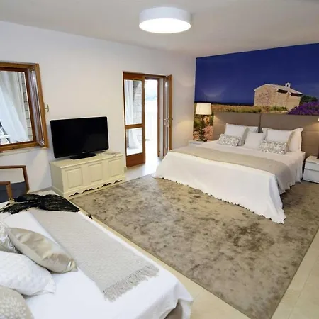Luxury Beachfront Palazzo Di Mare With Private Heated Pool And Staff At The On Brac Island - Sumartin * Selca (Brac)