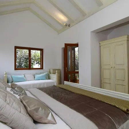Luxury Beachfront Palazzo Di Mare With Private Heated Pool And Staff At The On Brac Island - Sumartin Selca (Brac)