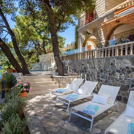 Luxury Beachfront Palazzo Di Mare With Private Heated Pool And Staff At The On Brac Island - Sumartin Selca (Brac)