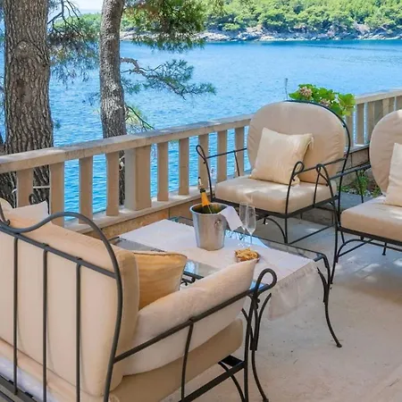 Luxury Beachfront Palazzo Di Mare With Private Heated Pool And Staff At The On Brac Island - Sumartin Selca (Brac)