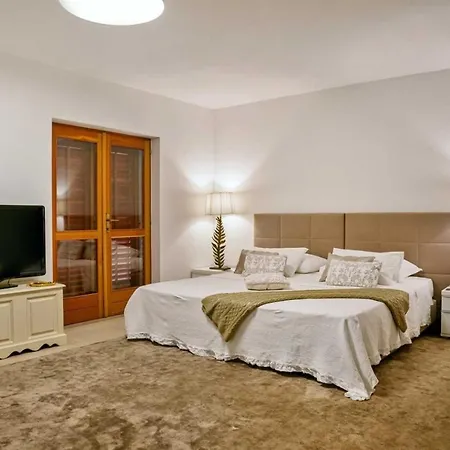 Luxury Beachfront Palazzo Di Mare With Private Heated Pool And Staff At The On Brac Island - Sumartin * Selca (Brac)