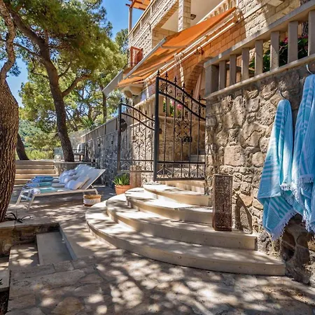 Luxury Beachfront Palazzo Di Mare With Private Heated Pool And Staff At The On Brac Island - Sumartin * Selca (Brac)